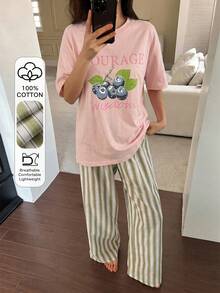Livesso 2件套女士蓝莓印花宽松短袖T恤和条纹直筒长裤睡衣套装，夏季 - 粉色 - 查看 4