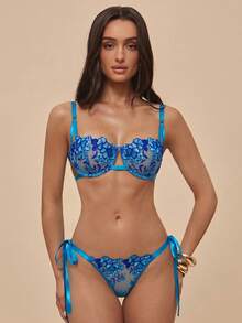 Silquee Set de 2 piezas de lencería sexy para damas con tirantes bordados en azul cielo - Azul - Ver 1