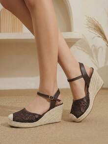 Styleloop Chaussures femme mode bout rond talon compensé plateforme, bande de cheville en dentelle marron et maille respirante. Talon compensé en corde de chanvre confortable pour un usage quotidien, les déplacements et les vacances. Chaussures sandales femme style pastoral bohème simple - Marron - Voir 6
