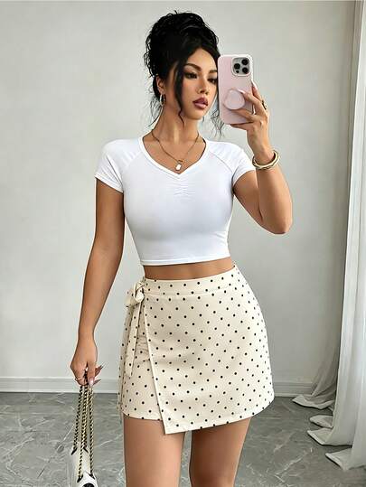 Elenzga Saia-calça feminina evasê com estampa de bolinhas cor damasco e amarração na cintura. Silhueta elegante e favorecedora. Ideal para aniversários, encontros, festas, Dia dos Namorados, carnaval, eventos, festivais de música, viagens, ensaios fotográficos, looks de verão, peças essenciais para a estação e um design moderno e versátil.
