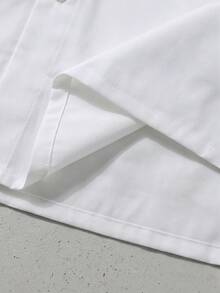 Manfinity Hypemode 男士百搭刺繡單排扣短袖襯衫與抽繩腰工裝短褲套裝 - 灰色 - 查看 5