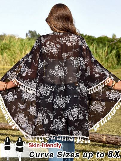 SHEIN CURVE+ Áo khoác kimono nhẹ in hoa cỡ lớn dành cho nữ, kiểu dáng bohemian, màu đen trắng, họa tiết hoa, viền tua rua, áo khoác mùa hè dài có tua rua, trang phục mùa hè và lễ hội cỡ lớn dành cho nữ, đồ đi biển cỡ lớn dành cho nữ, trang phục nghỉ dưỡng cỡ lớn dành cho nữ, trang phục biểu diễn lễ hội nhạc đồng quê cỡ lớn dành cho nữ, quần áo kiểu bohemian.