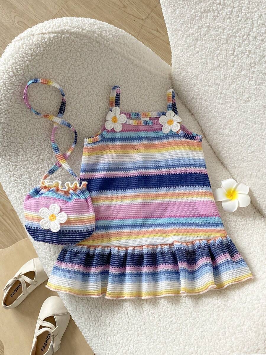 SHEIN Playful Pals 1件女婴彩虹条纹针织连衣裙，饰有花朵图案，可爱休闲甜美无袖迷你连衣裙，配有斜挎包，适合夏季日常外出、旅行、摄影和各种场合。 - 紫色 - 查看 1