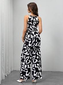 SHEIN Bộ áo liền quần bầu với cổ yếm đính hạt gỗ, nơ thắt eo phía trước, quần in họa tiết kỹ thuật số. - Đen và trắng - Xem 2