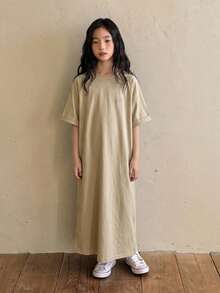 DAZY 少女刺繡圓領短袖休閒洋裝，適合夏季日常外出與旅行 - 杏色 - 查看 5