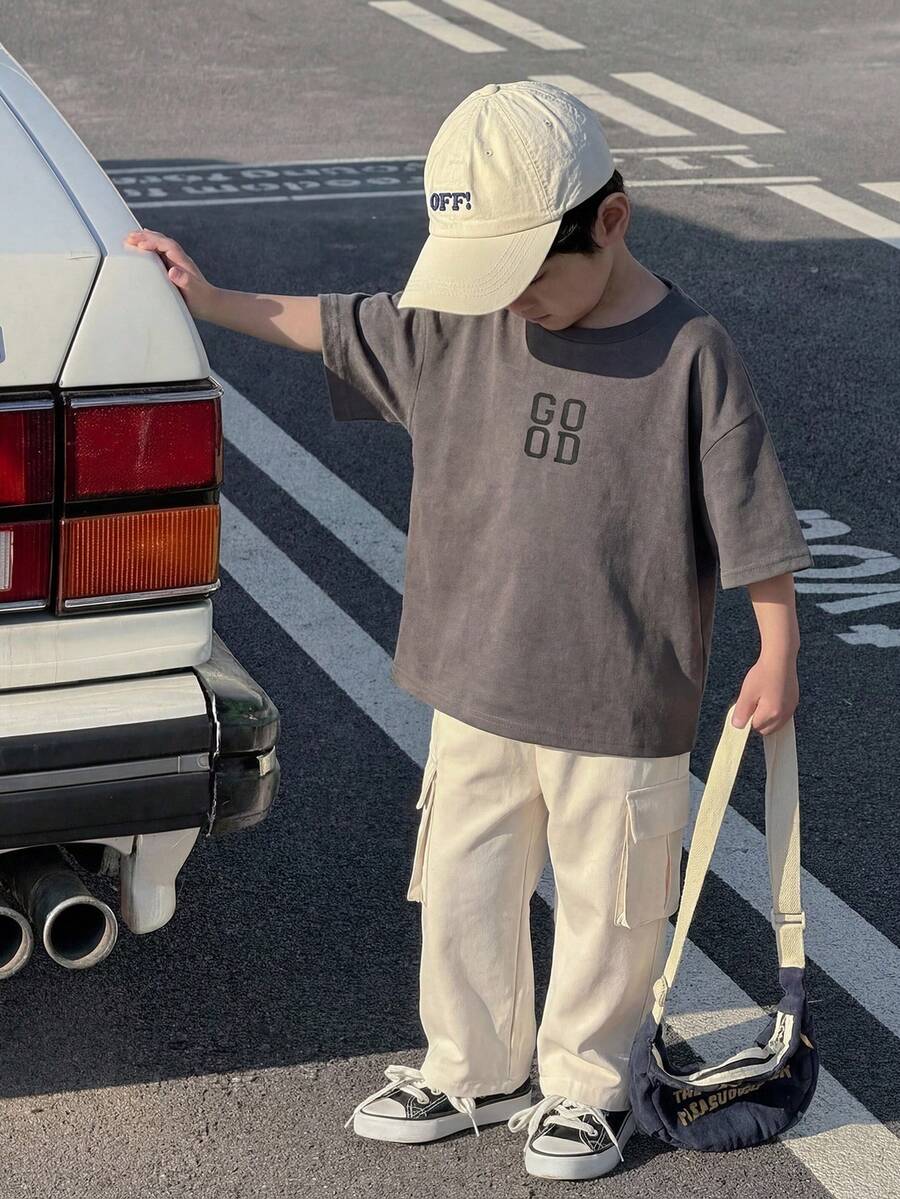 SHEIN 1件組小男孩休閒運動學院風日韓式寬鬆水洗柔軟舒適圓領T恤,適合返校、生日派對、表演、婚禮、洗禮、日常、旅行,春夏季穿著 - 深灰色 - 查看 1