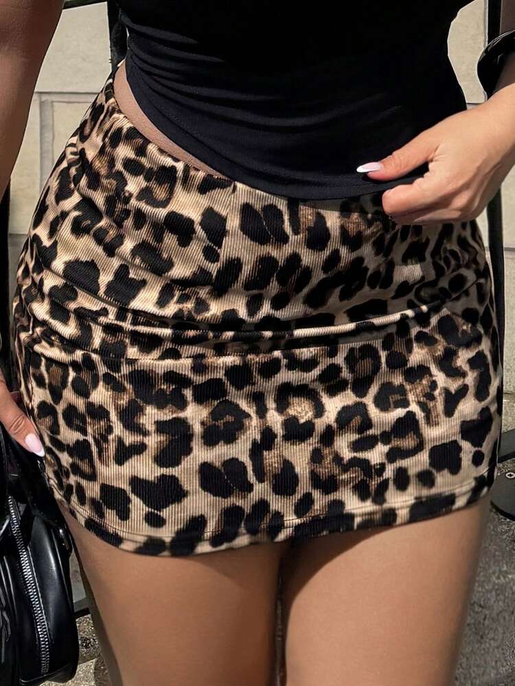 Dazy Plus Leopard Print Bodycon Mini Skirt, Stretchy Plus Size Women Spring/Summer Blogger Casual Skirt