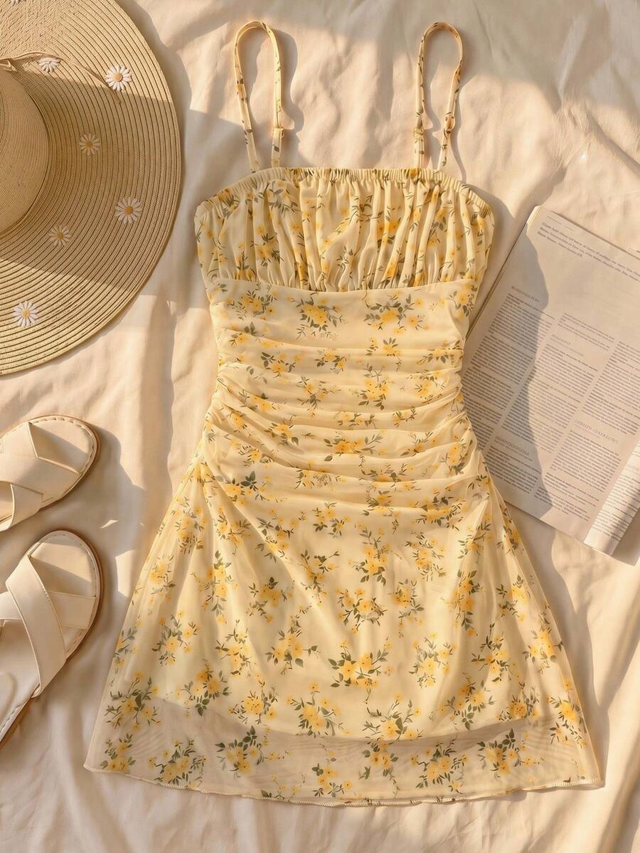 SHEIN Vestidos mini con estampado de flores para niña preadolescente, vestido camisero con espalda descubierta y fruncido, vestido de playa sin mangas con tirantes de espagueti - Amarillo - Ver 1