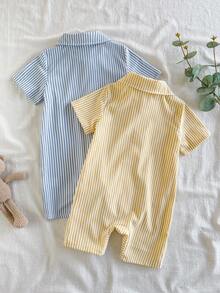 SHEIN Vintaside Kids 2件組男嬰純色紋理POLO領短袖上衣搭配刺繡動物圖案與短褲套裝，適合春/夏季、日常活動、百搭、夏季度假休閒穿著 - 彩色 - 查看 2
