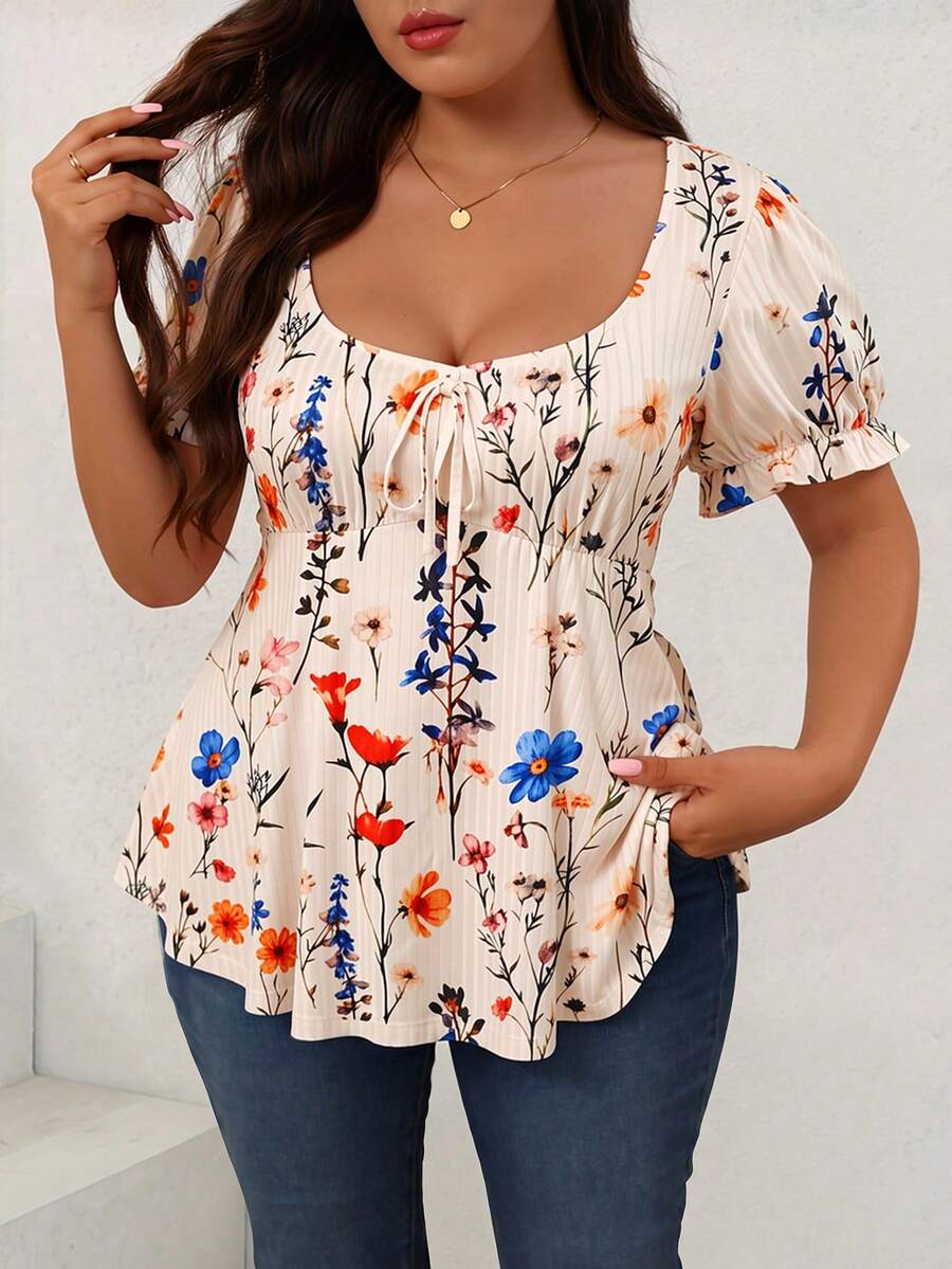 SHEIN Clasi 大尺碼女款夏季娃娃洋裝 T-shirt,短澎袖、繫帶胸前設計、花卉印花 - 彩色 - 查看 1