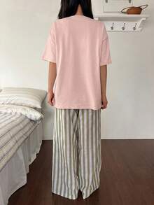 Livesso 2件套女士蓝莓印花宽松短袖T恤和条纹直筒长裤睡衣套装，夏季 - 粉色 - 查看 2