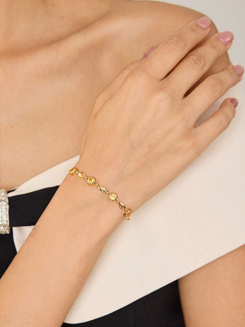 18K GOLD-PLATED GEOMETRIC YELLOW ZIRCONIUM-INLAID MINIMALIST TEMPERAMENT BRACELET