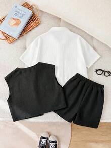 SHEIN 3件套/组 男童/女童休闲韩版侧袋无袖背心、条纹短袖T恤和短裤三件套，适合开学第一天、校服、圆领卫衣、学生服装、男童套装、幼儿男童服装、返校套装、男童套装，适合日常穿着、上学、外出、运动、春夏穿着。 - 彩色 - 查看 3