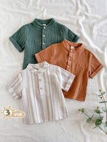 SHEIN Vintaside Kids Set de 3 piezas de ropa para bebé y niño pequeño, camisa de manga corta casual, suave y cómoda, de unicolor minimalista con cuello medio abierto en azul, albaricoque y verde, adecuada para uso diario, viajes, fiestas, primavera o verano - Multicolor - Ver 3