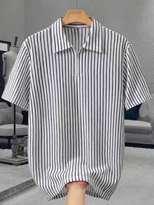 Manfinity Homme 男士夏季 Polo 领短袖衬衫，条纹拉链设计，休闲日常穿着，适合度假和通勤。 - 黑與白 - 查看 3