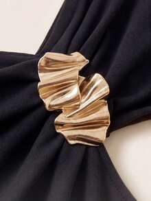 Franclia 大尺碼女款法式休閒優雅不對稱領短袖T恤 - 黑色 - 查看 3