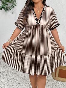 SHEIN Frenchy 大码休闲度假条纹豹纹拼接连衣裙 - 棕色 - 查看 7