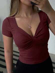 Joudiya 女士V领扭结短袖修身露脐T恤外出上衣 - 紅色 - 查看 3