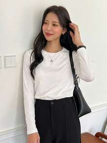 DAZY 女款圓領長袖純棉百搭白色修身短袖T恤，舒適輕盈面料，適合夏季 - 白色 - 查看 4