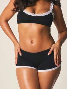 MISSGUIDED Lace Trim Bralette And Brief Lingerie Set With Scalloped Edges And Contrast Detailing For Intimate Occasions - Black - View 4