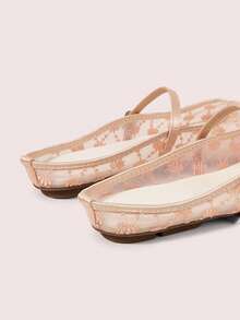 CUCCOO DOLLMOD Women's Shoes, Light Pink, Round Toe Dew Heel Closed Toe Sandals, Flower Embroidered Mesh Yarn, Sweet And Cute, Comfortable, Soft And Breathable - Petals - Powder - View 5