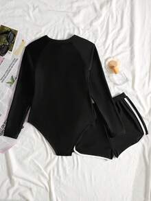 SHEIN Conjunto de Traje de Baño para Niñas Preadolescentes Nueva Moda, Estampado de Patchwork, Estampado Botánico Tropical, Bikini para Niñas con Camiseta de Protección Solar de Manga Larga, Traje de Baño de 2 Piezas con Camiseta de Protección Solar de Manga Larga y Pantalones Cortos con Cremallera para Niñas Preadolescentes, Conjunto de Traje de Baño Modesto para Niñas Preadolescentes, Ropa de Resort para Niñas con Camiseta de Protección Solar de Manga Larga y Pantalones Cortos - Negro - Ver 2