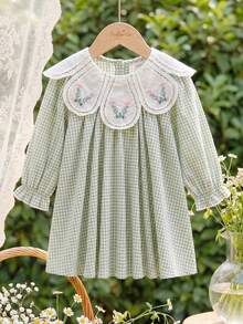 SHEIN Vintaside Kids 女嬰春夏季新款淡黃色洋裝，優雅日常穿著，花卉領口設計，可愛泡泡袖，寬鬆A字版型，親膚天然面料，適合細嫩嬰兒肌膚 - 綠色 - 查看 4