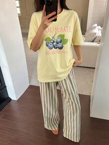 Livesso 2件套女士蓝莓印花宽松短袖T恤和条纹直筒长裤睡衣套装，夏季 - 黃色 - 查看 5