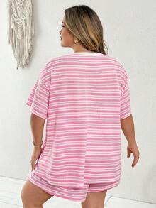SHEIN CURVE+ Bộ hai món dành cho nữ cỡ lớn, gồm áo thun ngắn tay cổ tròn kẻ sọc màu hồng nhạt và quần short. - Hồng - Xem 8