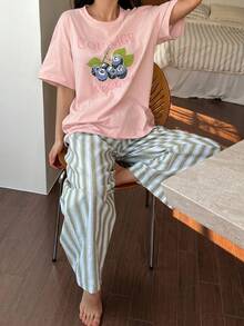 Livesso 2件套女士蓝莓印花宽松短袖T恤和条纹直筒长裤睡衣套装，夏季 - 粉色 - 查看 7