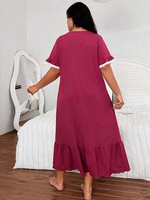 SHEIN Váy ngủ phong cách vintage cho bé gái, viền ren xếp tầng bèo nhún, chất lụa sữa mềm mại, đồ mặc nhà thoải mái cho size lớn - Màu Hồng Tươi - Xem 3