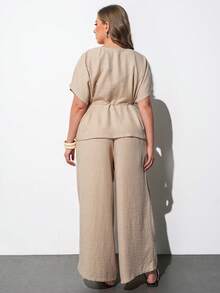 Maija Conjunto de 2 piezas con top cruzado de cuello en V color caqui con lazo en la cintura y pantalones de pierna ancha, talla grande, atuendo de verano casual elegante para vacaciones, ropa de oficina elegante, vintage - Caqui - Ver 4
