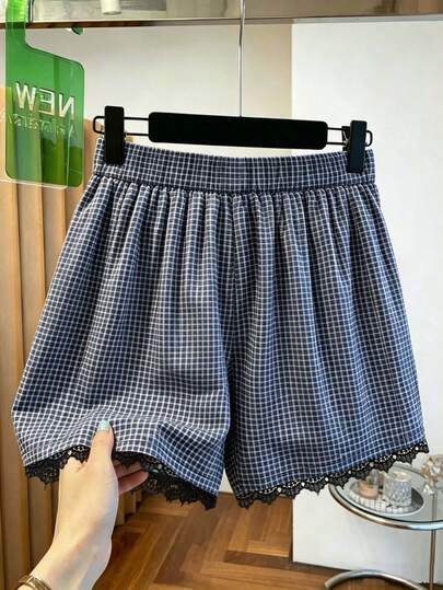 SHEIN Franclia Quần short kẻ caro màu xanh hải quân kiểu Nhật, viền ren, cạp cao co giãn, dáng rộng, đa năng, ngọt ngào và thanh lịch.