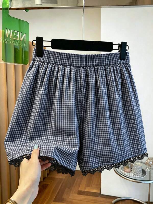 SHEIN Franclia Quần short kẻ caro màu xanh hải quân kiểu Nhật, viền ren, cạp cao co giãn, dáng rộng, đa năng, ngọt ngào và thanh lịch.