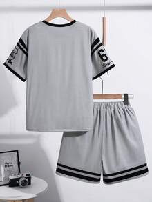 SHEIN 2件組 青少年男孩深灰色夏季街頭風度假休閒圓領短袖T恤與短褲套裝，經典酷感運動圖案 - 灰色 - 查看 3