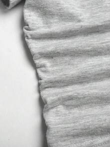 SHEIN Bộ đồ thường ngày dành cho nữ tuổi teen, gồm áo thun bó sát in chữ màu xám và quần short. - Xám - Xem 4