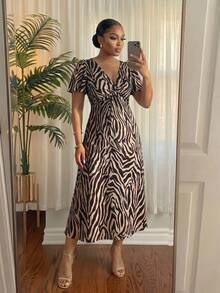 SHEIN Lady CURVE 大码优雅印花前扭结V领连衣裙，夏季 - 黑色 - 查看 6