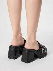 ROMWE Grunge Punk 2024 Summer Garbage Punk Outdoor Casual New Gothic Style Cross-Strap And Chain Detail Thick Bottom Slippers With Wedge Heels Valentines,Travel Essential - Black - View 5