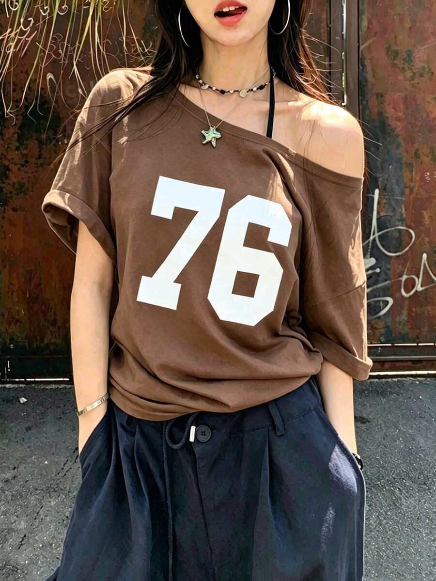 Jouncy Kaos Wanita Lengan Pendek Leher Bulat dengan Motif Digital dan Bahu yang Dapat Diubah, Kaos Grafis Musim Panas untuk Wanita - Coklat - View 1