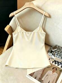 Franclia Blusa feminina de verão com decote em V, alças finas, barra irregular, fivela metálica decorativa na cintura para modelar a silhueta, branca, ideal para o verão, perfeita para festas, praia, casamentos e outras ocasiões especiais. Blusa elegante e sofisticada, blusa formal, blusa casual, blusa para formatura, roupa de resort, blusa para atividades ao ar livre, look casual moderno para o trabalho, roupa para o escritório, versátil e estilosa para o dia a dia, perfeita para professoras e profissionais. - Damasco - Ver 2