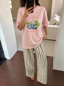Livesso 2件套女士蓝莓印花宽松短袖T恤和条纹直筒长裤睡衣套装，夏季 - 粉色 - 查看 6