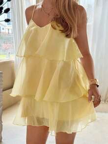 CovetEZ Vestido mini casual de primavera/verano para mujer, amarillo con volantes en capas, estilo dulce y puro deseo, tirantes finos, escote en V, sin mangas, vestido mini casual de verano, vestido mini de moda para mujer con volantes en capas amarillos, vestido corto de verano con escote en V, sin mangas y corte A con volantes, vestido mini elegante sin mangas amarillo para mujer, bajo con volantes en capas - Amarillo - Ver 8