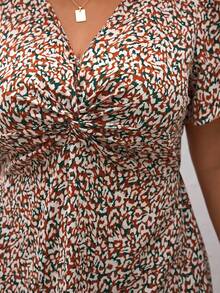 SHEIN Frenchy Plus Size Teacher Clothes, V-Neck All-Over Print Summer Short Sleeve Dress - Multicolor - View 4