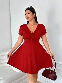 Enliva 大尺碼女款情人節紅色V領扭轉前襟中長洋裝，優雅夏季款，適合蘋果型與圓潤身型 - 紅色 - 查看 3