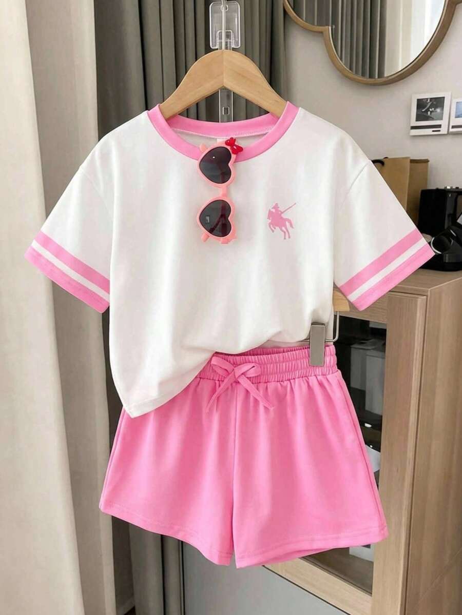 SHEIN 女童经典logo印花白色短袖圆领T恤+粉色短裤套装,适合夏季穿着,美式校园度假风,白色修身休闲日常穿着,粉色碎花条纹时尚日常舒适百搭,粉色修身短款T恤,适合春、夏、秋、冬四季穿着,粉色滚边,可爱女童T恤,卡哇伊风格T恤,可爱夏季T恤,女童针织纯色宽松圆领T恤+针织修身短裤两件套 - 粉色 - 查看 1