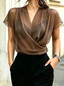 SHEIN Áo thun nữ thanh lịch cổ chữ V, thiết kế xếp ly vai, vạt trước bất đối xứng, dáng rộng, chất liệu chiffon màu nâu mỏng nhẹ, phù hợp mặc hàng ngày, đi làm, hẹn hò, thoải mái cho mùa hè. - màu nâu - Xem 1