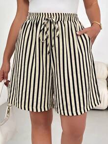 SHEIN Essnce Quần short 5 phân nữ size lớn thời trang mùa xuân/hè, dáng rộng thoải mái, cơ bản dễ phối, tôn dáng, cạp chun co giãn, vải vân sọc màu mơ và đen, đồ mặc hàng ngày, đồ đi chơi, đồ đi du lịch, quần ống rộng, quần short mùa hè, phong cách đơn giản - Màu be - Xem 4