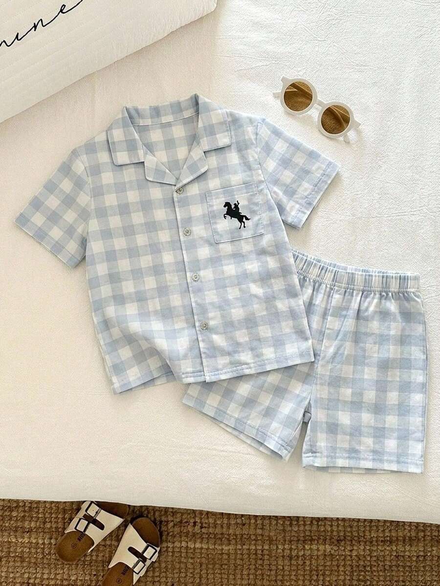 SHEIN 男童春夏休閒格紋鈕扣短袖襯衫與短褲睡衣套裝，適合日常穿著、外出與睡衣 - 藍白色 - 查看 1