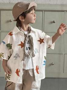 Dazy Kids Áo sơ mi cổ bẻ in họa tiết thường ngày cho bé trai (cỡ nhỏ) - trắng - Xem 2