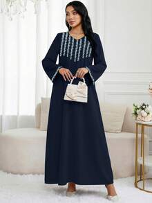 Al Najma 女士花卉V领长袖优雅阿拉伯连衣裙 - 藏蓝色 - 查看 4